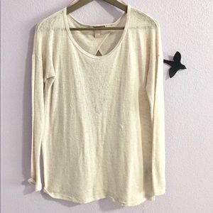 Open Key-Hole Back Long Sleeve